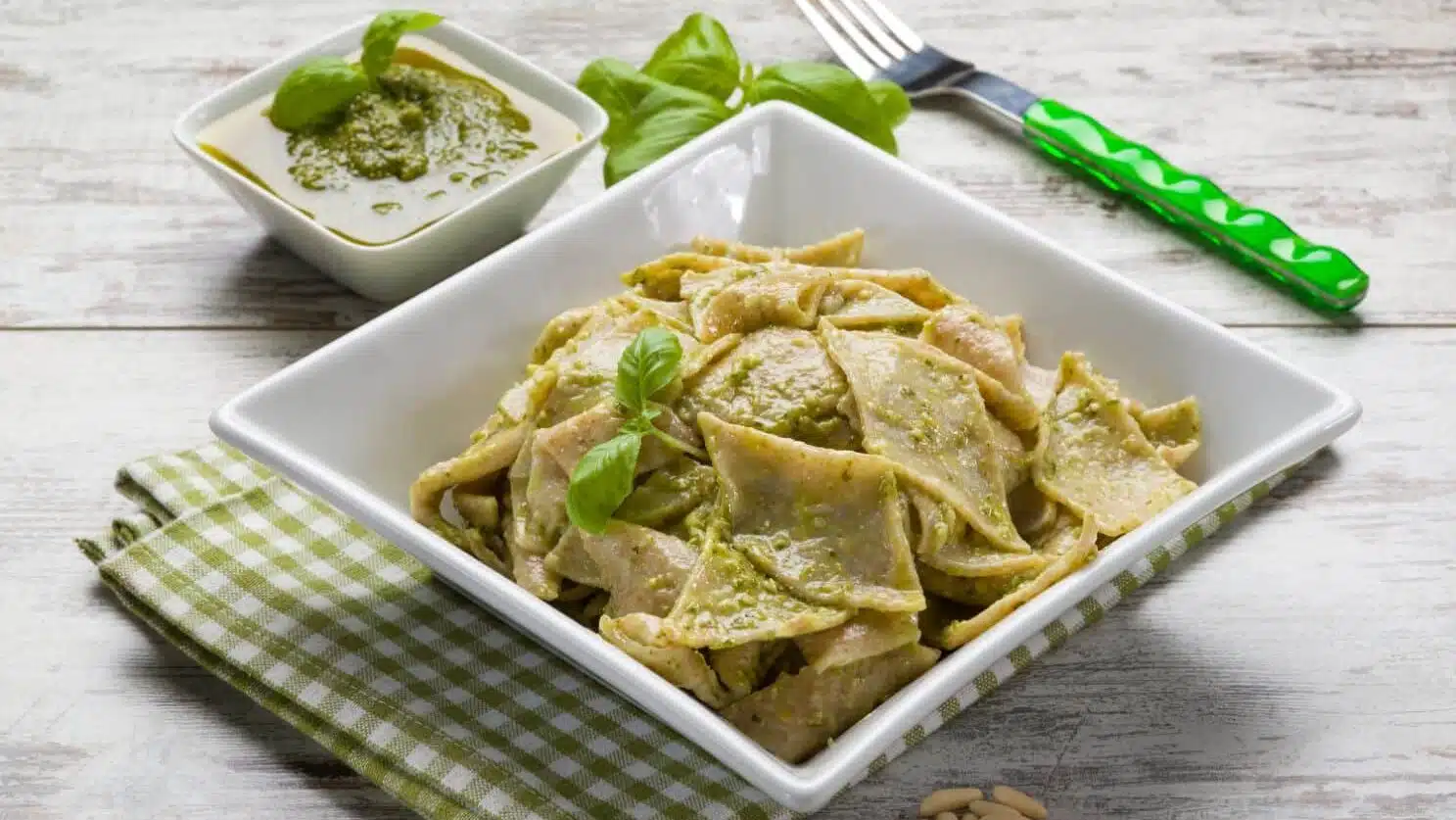 testaroli al pesto